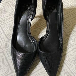 Black and white shoes size 6